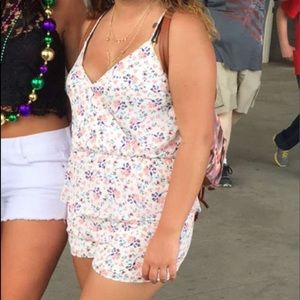 Size M romper. Worn 2 times. Make an offer!